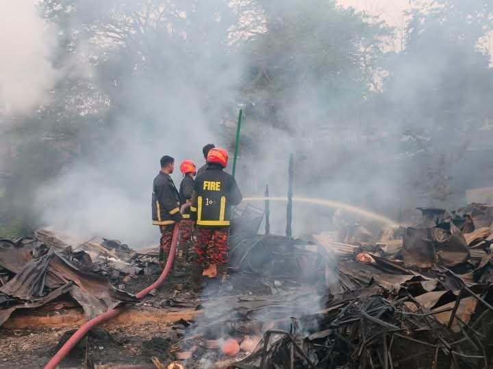 খাগড়াছড়ি বোয়ালখালীতে আগুনে পুড়ে ছাই ২০ ব্যবসা প্রতিষ্ঠান