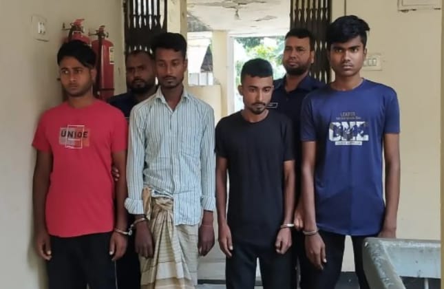 নাটোরের বাগাতিপাড়ায় তরুণীকে দলবেধেঁ ধর্ষণ- গ্রেফতার ৪