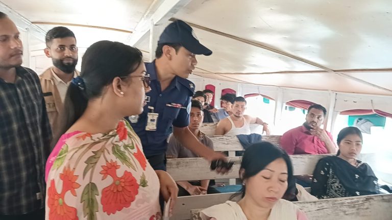 জনদুর্ভোগ কমাতে রাঙামাটিতে জেলা প্রশাসনের মোবাইল কোর্ট অভিযান