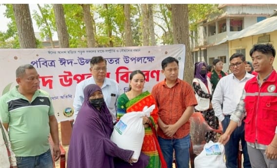 পার্বত্য জেলা পরিষদের উদ্যোগে দিঘীনালায় ঈদ উপহার বিতরণ