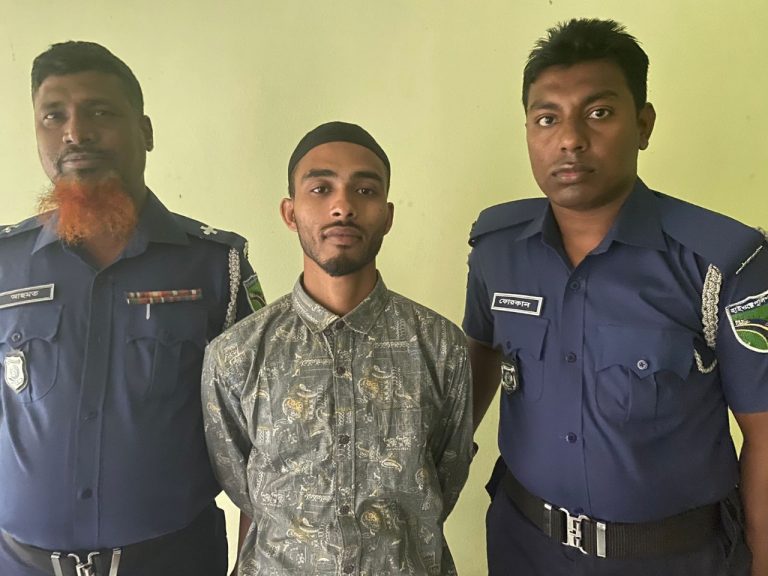 ভাঙ্গা হাইওয়ে থানা পুলিশের অভিযান ৪০ বোতল ফেন্সিডিলসহ ১ জনকে গ্রেফতার