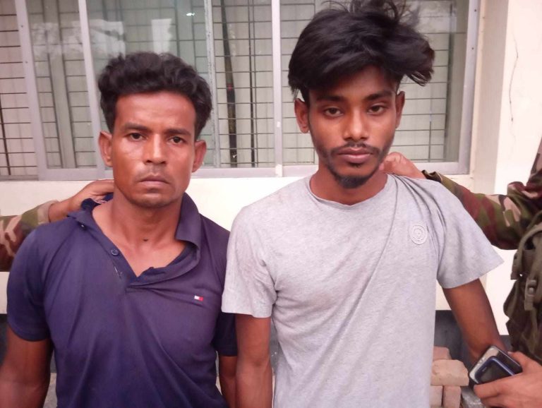 নাটোরের বাগাতিপাড়ায় সাংবাদিক পরিবারের সদস্যদের মারধরের অভিযোগে আটক ২