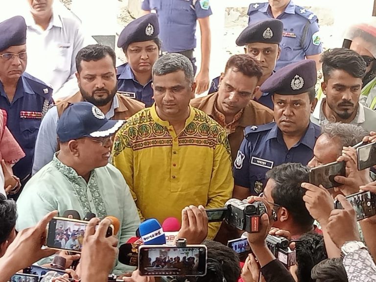 নাটোরে আদালতের মালখানা পরিদর্শনে রাজশাহী রেঞ্জের ডিআইজি
