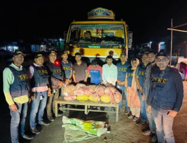 নাটোরে মাদকদ্রব্য নিয়ন্ত্রণ অধিদপ্তরের অভিযানে বিপুল পরিমাণ গাঁজাসহ আটক-৩
