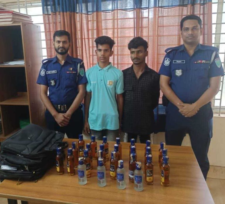 মাধবপুরে ২৬ বোতল ভারতীয় মদসহ দুই যুবক আটক