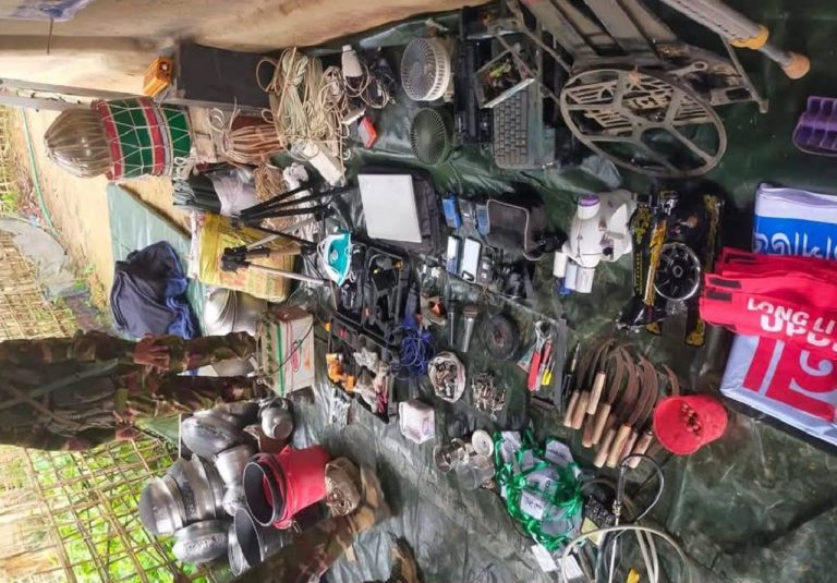 খাগড়াছড়িতে সেনাবাহিনীর বিশেষ অভিযান বিপুল সরঞ্জাম উদ্ধার