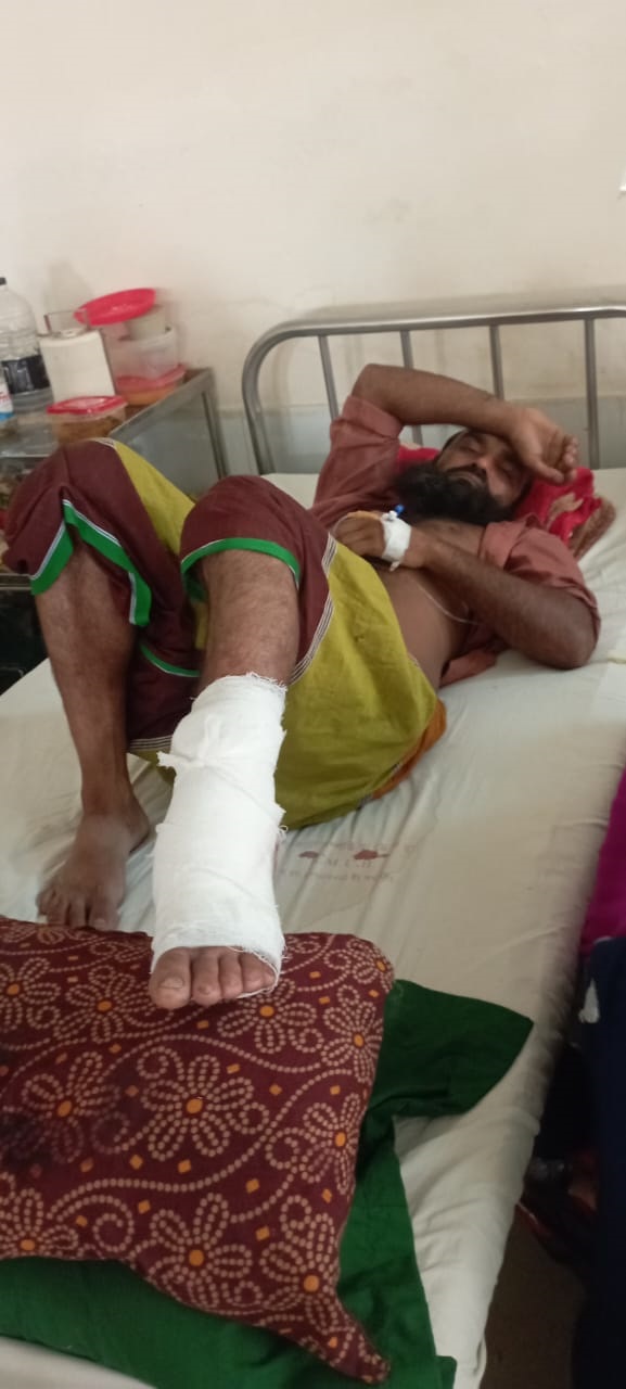 ভেকুর বাকেটের আঘাতে পুঙ্গত্ব বরণের পথে নাটোরে ভ্যানচালক সাইদুল ইসলাম