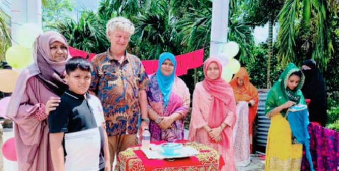 নাটোরের সিংড়ায় নারী উদ্যোক্তাদের কর্মকাণ্ড পরিদর্শনে নেদারল্যান্ডসের শিক্ষা বিশেষজ্ঞ এ্যারিক জোটেড