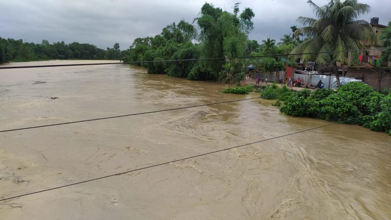 খাগড়াছড়িতে পাহাড়ি ঢল ও অতিবৃষ্টির কারণে চেঙ্গী ও মাইনী নদীর পানি বেড়েছে