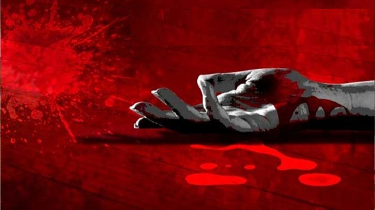 নাটোরে ঔষধের দাম নিয়ে দুই গ্রাম্য চিকিৎসকের বিরোধ-একজনের হাতের রগ কেটে দিলেন অপরজন