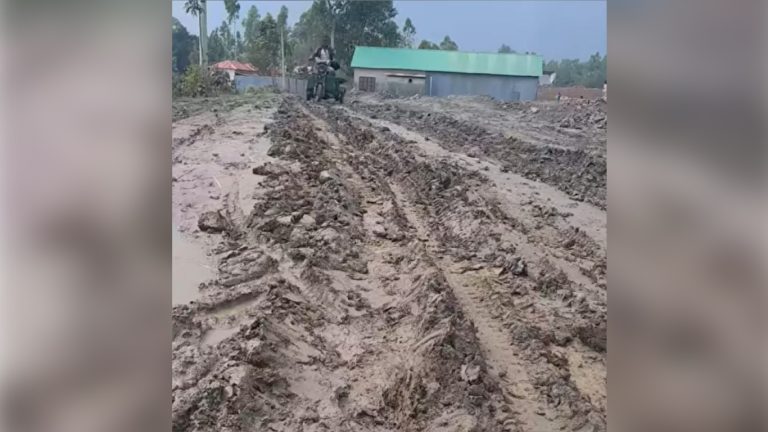 কাঁচা রাস্তা দুর্ভোগ পাকা করার দাবি