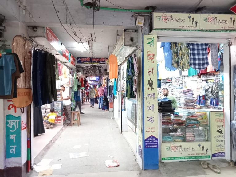 পঞ্চগড়ে এখনো জমে ওঠেনি ঈদের কেনাকাটা