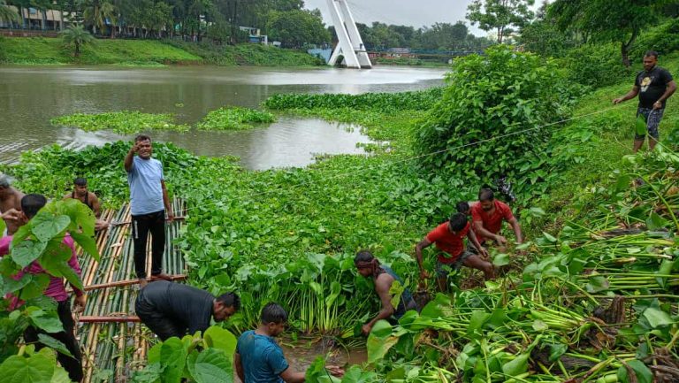 রামগড়ে দীর্ঘ ১৭ বছর ধরে অবহেলায় পড়ে থাকা লেক পরিস্কার পরিচ্ছন্ন করছে উপজেলা বিএনপি