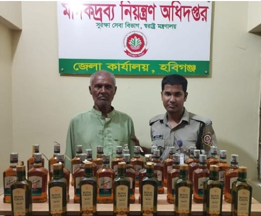 নবীগঞ্জে বসতঘর থেকে ৩৩ বোতল বিদেশি মদ জব্দ,  পিতা আটক – পুত্র পলাতক