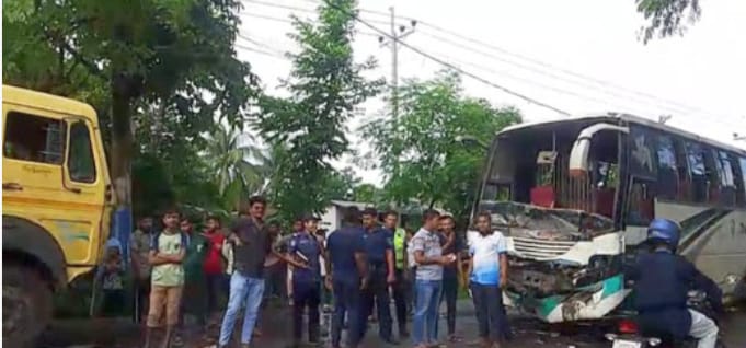 নাটোরে পৃথক সড়ক দুর্ঘটনায় নিহত-১, আহত ৭