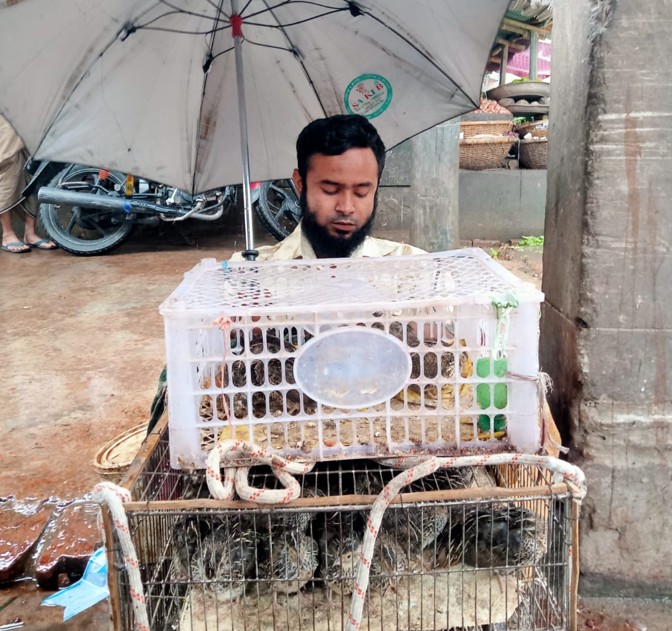 শারীরিক প্রতিবন্ধী ও দৃষ্টিহীন ইউনুসের অদম্য  জীবন সংগ্রাম