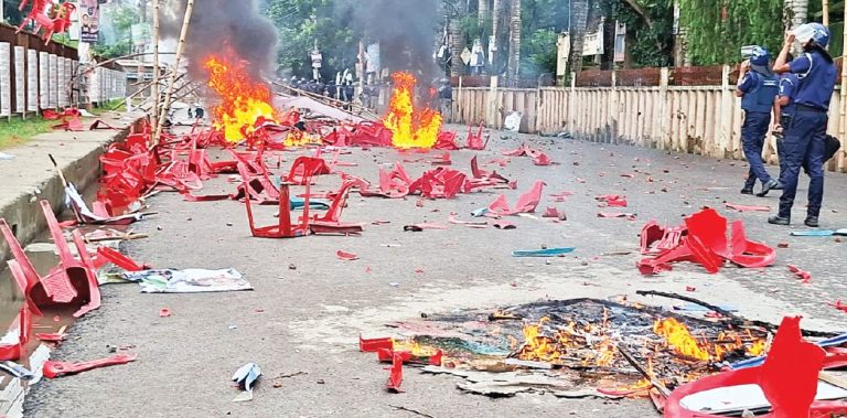 এনসিপির সমাবেশ ঘিরে হামলা – সংঘর্ষ !! নিহত ৪ !! গোপালগঞ্জে কারফিউ