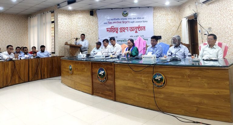 খাগড়াছড়ি জেলা পরিষদের অস্থায়ী  চেয়ারম্যান হিসেবে দায়িত্ব নিলেন শেফালিকা ত্রিপুরা