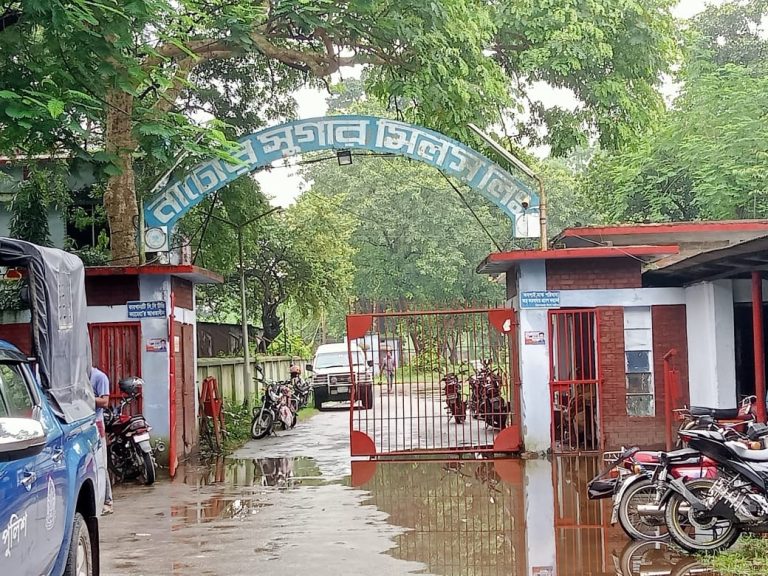 নাটোর চিনিকলে নিরাপত্তা প্রহরীদের বেধে দুর্ঘর্ষ ডাকাতি