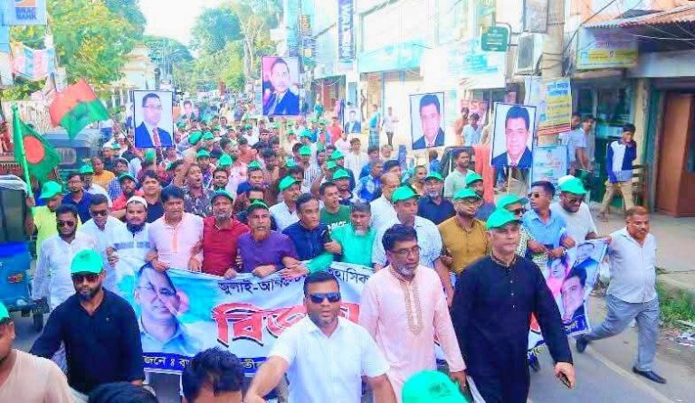 পটিয়ায় সাবেক এমপি গাজী শাহজাহান জুয়েল এর পক্ষে বিশাল বিজয় মিছিল অনুষ্ঠিত