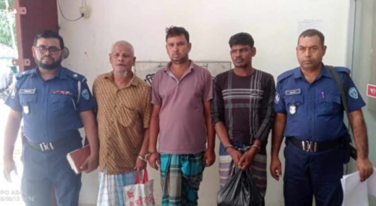 পটিয়া থানা পুলিশের অভিযানে মাদকসহ গ্রেফতার ৪
