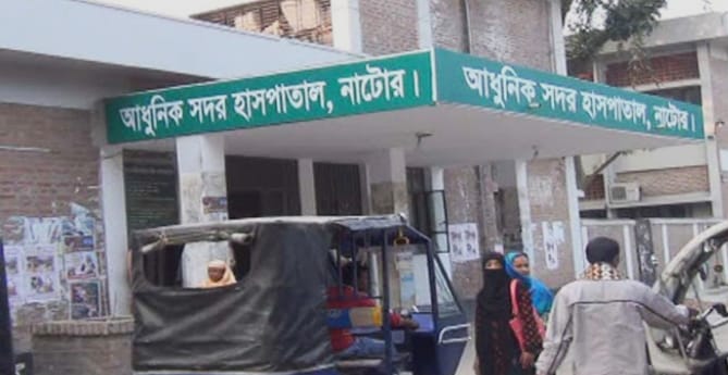 ছোবল দেওয়া সাপকে নিয়ে হাসপাতালে হাজির রোগী