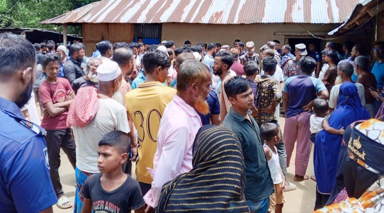 খাগড়াছড়ি রামগড়ে মা মেয়ের গলাকাটা লাশ উদ্ধার করেছে পুলিশ