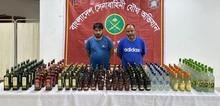 ‎মাধবপুরে সেনাবাহিনীর অভিযানে ২১৩ বোতল বিদেশি মদসহ দুই মাদক ব্যবসায়ী আটক ‎