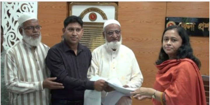 নাটোরে ৭ দফা দাবিতে ডিপ্লোমা ইঞ্জিনিয়ারদের স্মারকলিপি প্রদান