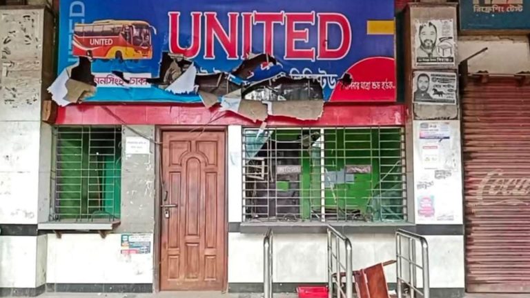 মাসকান্দায় বাস কাউন্টারে দুর্বৃত্তদের হামলা: চার ঘণ্টা বন্ধ ছিল মহাসড়কের বাস চলাচল