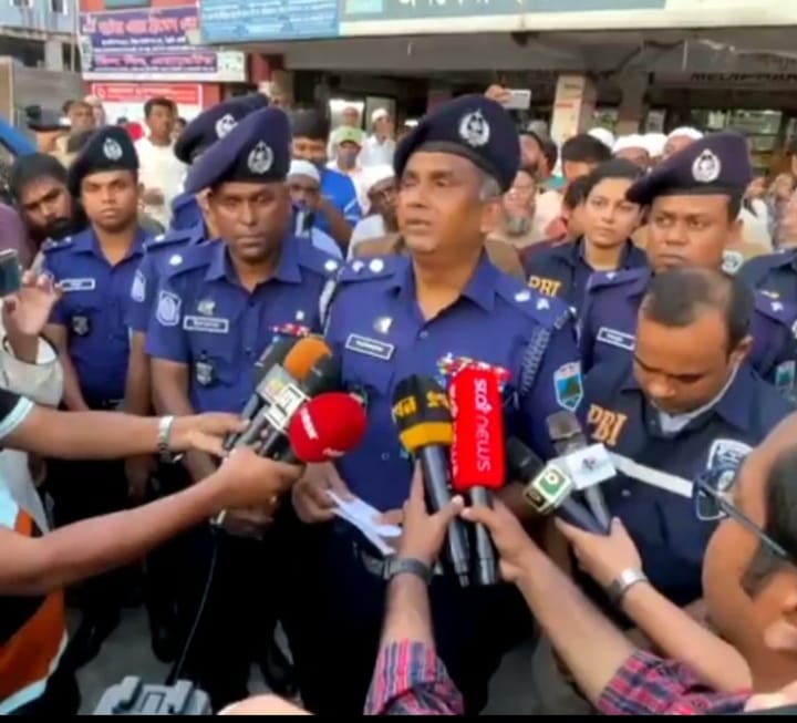 ত্রিভুজ প্রেমের কারণে ডাঃ আমিরুল ইসলাম খুন হয়েছেন -প্রেস ব্রিফিং এ নাটোরের পুলিশ সুপার