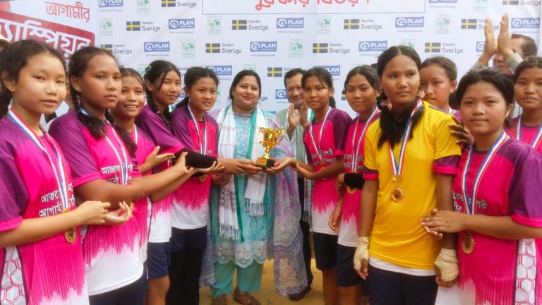 খাগড়াছড়িতে কিশোরী প্রীতি ফুটবল ম্যাচ অনুষ্ঠিত