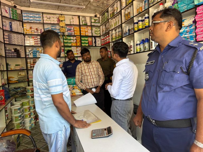 খাগড়াছড়ি রামগড় উপজেলায় ভুয়া চক্ষু ডাক্তারকে অর্ধ লক্ষ টাকা জরিমানা