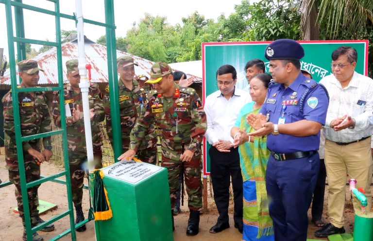 পাহাড়ি জনগোষ্ঠীর জন্য সৌর বিদ্যুতের মাধ্যমে বিশুদ্ধ খাবার পানির ব্যবস্থা করেছে সেনাপ্রধান