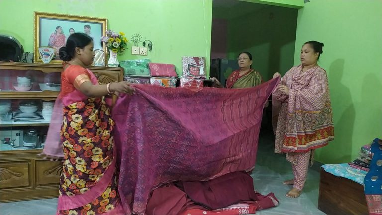 অনলাইনে পণ্য বিক্রি করে খাগড়াছড়ি নারী উদ্যোক্তা রিতা চক্রবর্তী স্বাবলম্বী