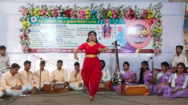 খাগড়াছড়িতে উদযাপিত হচ্ছে শারদীয় দুর্গোৎসবের সূচনালগ্ন শুভ মহালয়া