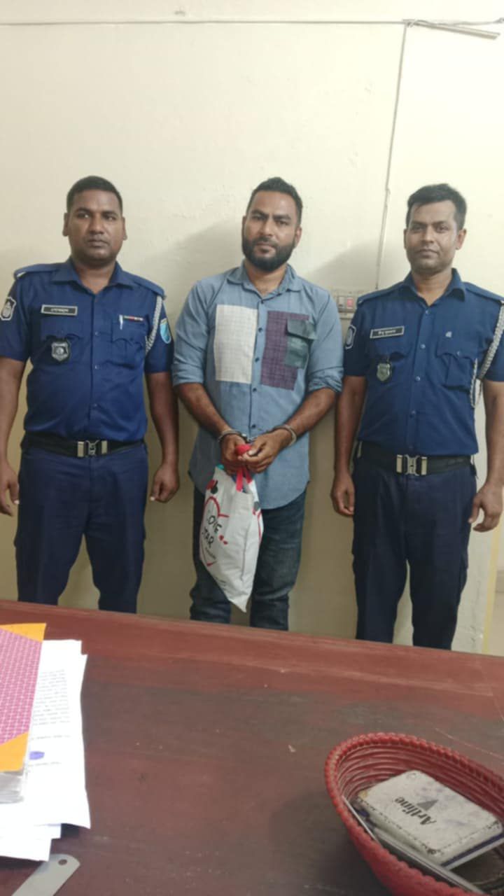 বাংলা এডিশনের কেরানীগঞ্জ প্রতিনিধি চাঁদাবাজির অভিযোগে গ্রেপ্তার