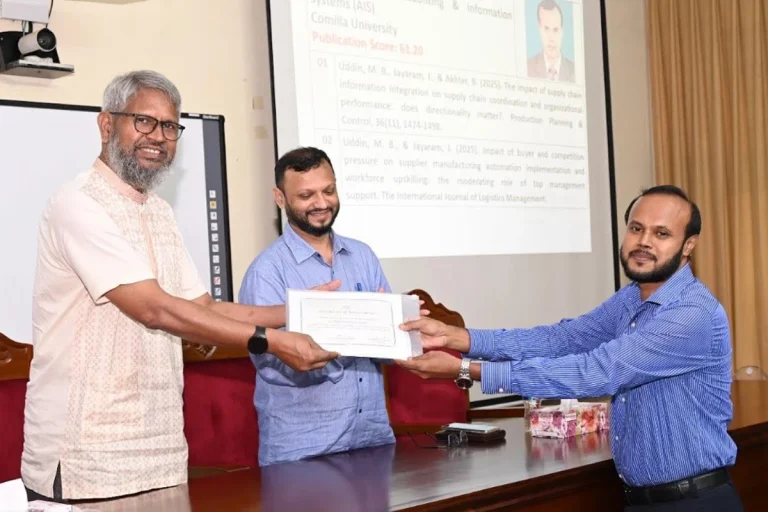 গবেষণায় অবদান রাখায় কুমিল্লা বিশ্ববিদ্যালয়ের ১২ শিক্ষককে প্রণোদনা