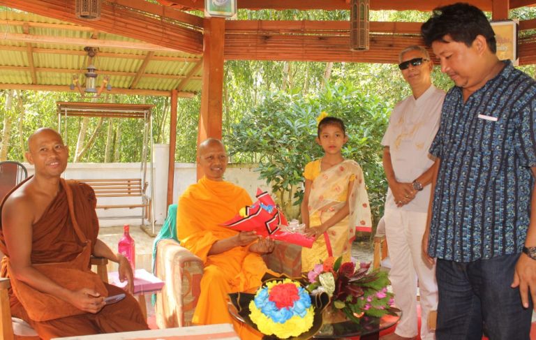 মং রাজবাড়ী ও রাজ জেতবন বৌদ্ধ বিহার পরিদর্শন করেন থানাসারা ভান্তে