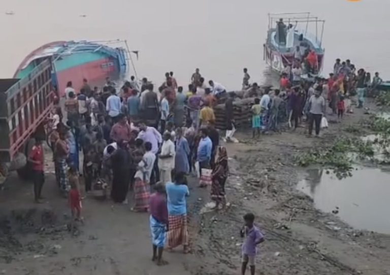 নাসিরনগরে বিএডিসির ১২০০ বস্তা বীজ ধান ভর্তি নৌকা ডুবি