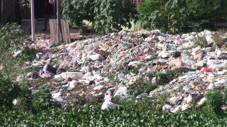 চরভদ্রাসনে ময়লা ফেলার স্থায়ী ব্যবস্থা না থাকায় স্থানীয়দের স্বাস্থ্যের জন্য গুরুতর ঝুঁকি তৈরি করছে