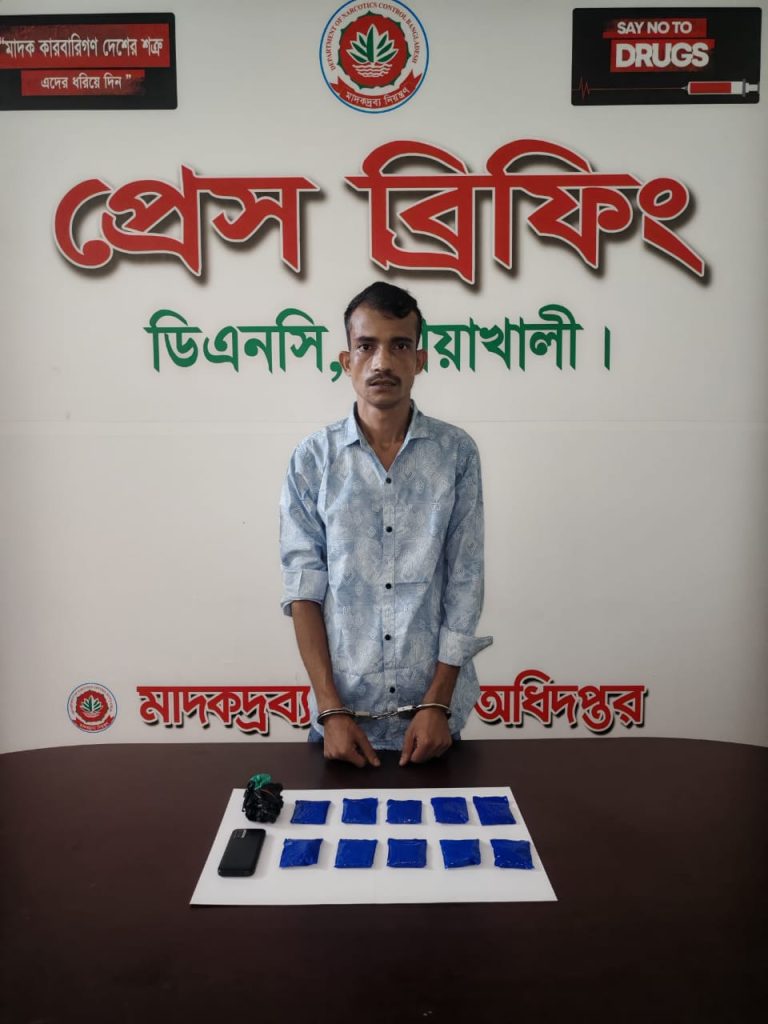 বাসে যাত্রী সেজে ইয়াবা পাচার: ২ হাজার ইয়াবাসহ ধরা খেল ১৫ মামলার আসামি