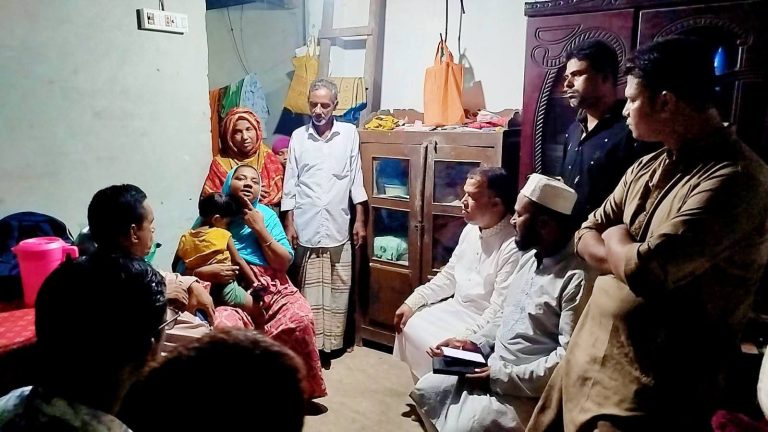 বাবা ও সৎ মায়ের নির্যাতনের স্বীকার শিশুর পাশে ঝালকাঠি আইনজীবী সমিতি