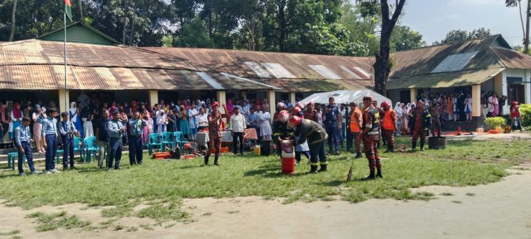 নীলফামারীতে আন্তর্জাতিক দুর্যোগ প্রশমন দিবসে বর্ণাঢ্য র‌্যালি