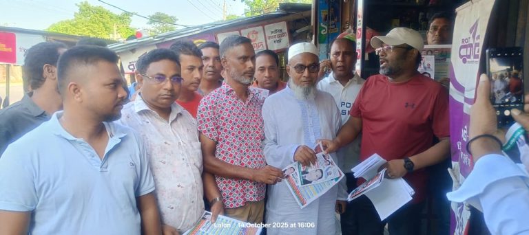 ৩১ দফা বাস্তবায়নের লিফলেট বিতরন ও ভোট চাইলেন জাকারিয়া পিন্টুর সমর্থকরা