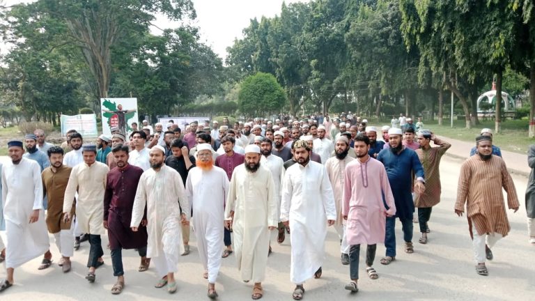 হিন্দু যুবক কর্তৃক মাদ্রাসা ছাত্রী ধর্ষণের প্রতিবাদে ইবিতে বিক্ষোভ