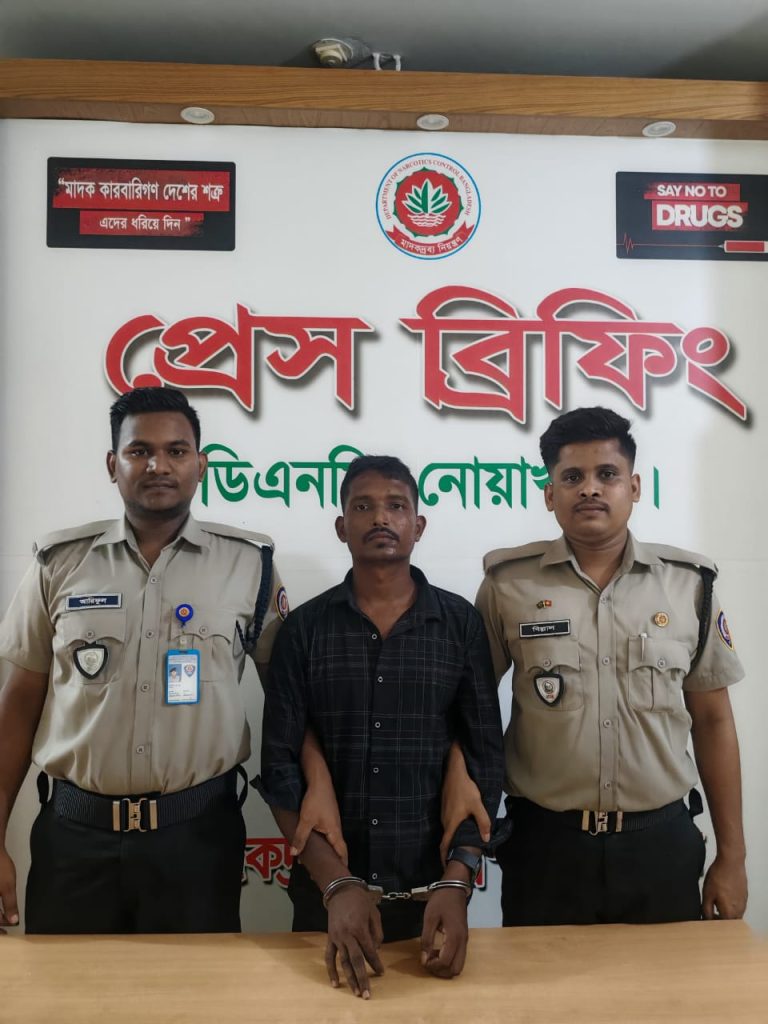 যাত্রীবাহী বাসে সুপারভাইজারের ইয়াবা পাচার, গ্রেপ্তার ১