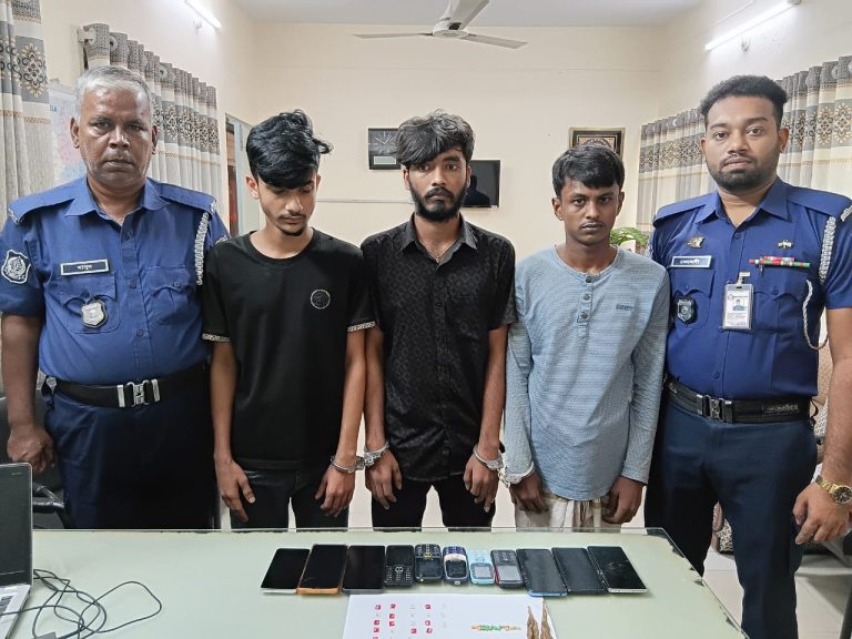 নাটোরে লালপুর থেকে মাদকসহ ইমো হ্যাকার চক্রের তিন সদস্য গ্রেপ্তার