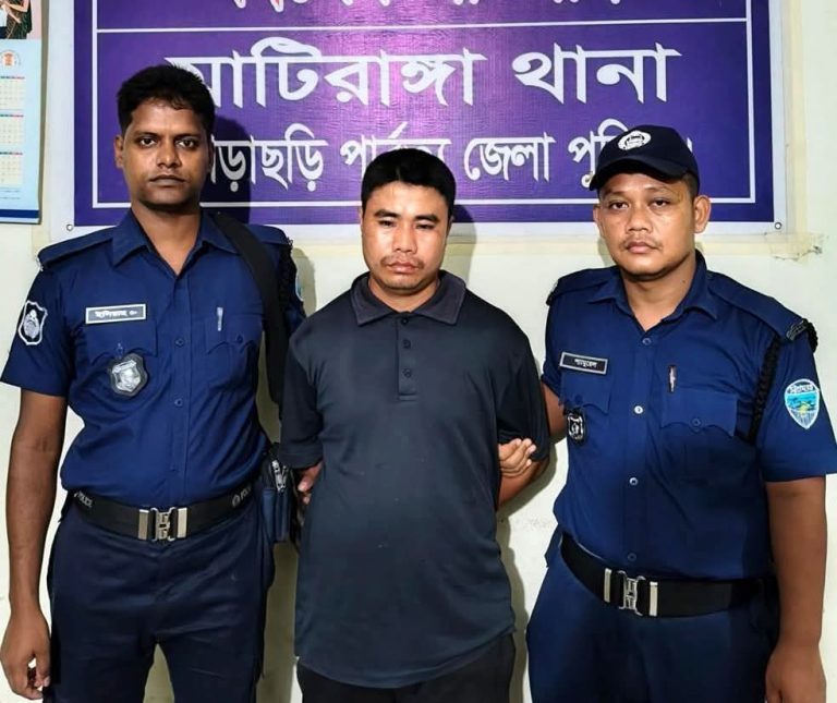 খাগড়াছড়িতে শিক্ষিকাকে ধর্ষনে ঘটনায় এক যুবক আটক
