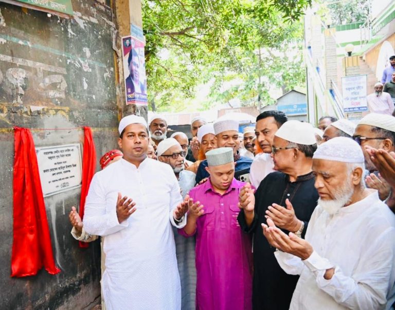 ডিসির হাত ধরে বদলে যাচ্ছে নারায়ণগঞ্জ কেন্দ্রীয় জামে মসজিদ
